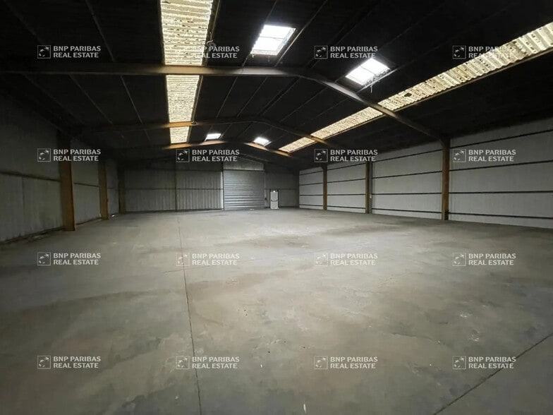 Flex in LA CHAPELLE-D'ARMENTIERES for lease - Interior Photo - Image 1 of 10