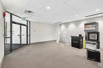 400 Cabot Dr, Hamilton, NJ for lease Interior Photo- Image 2 of 15