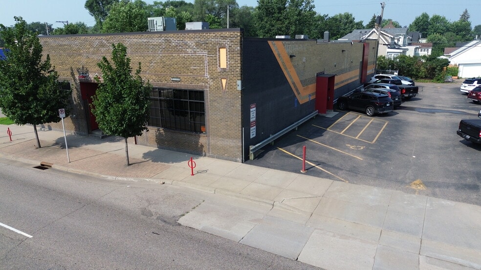 571 Snelling Ave N, Saint Paul, MN for sale - Building Photo - Image 2 of 26