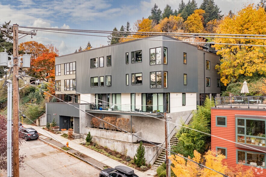 3939 SW View Point Ter, Portland, OR for sale - Primary Photo - Image 1 of 1