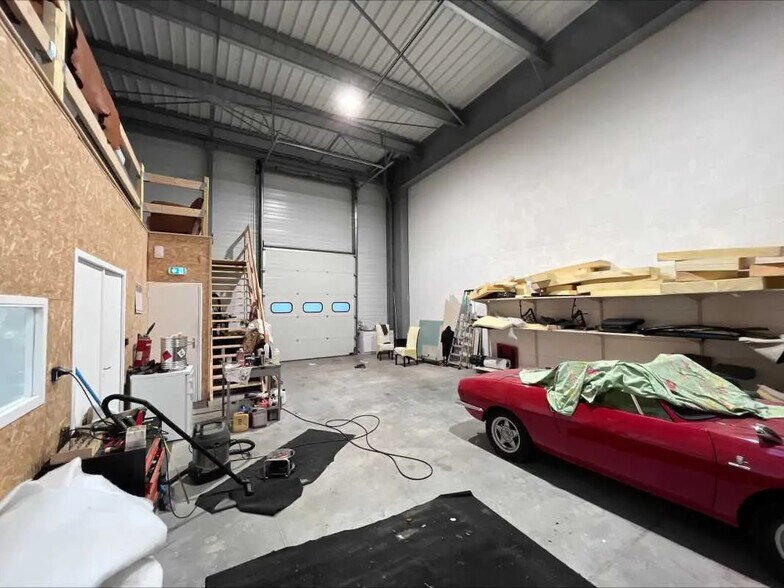 Flex in Bruz for lease - Building Photo - Image 2 of 7