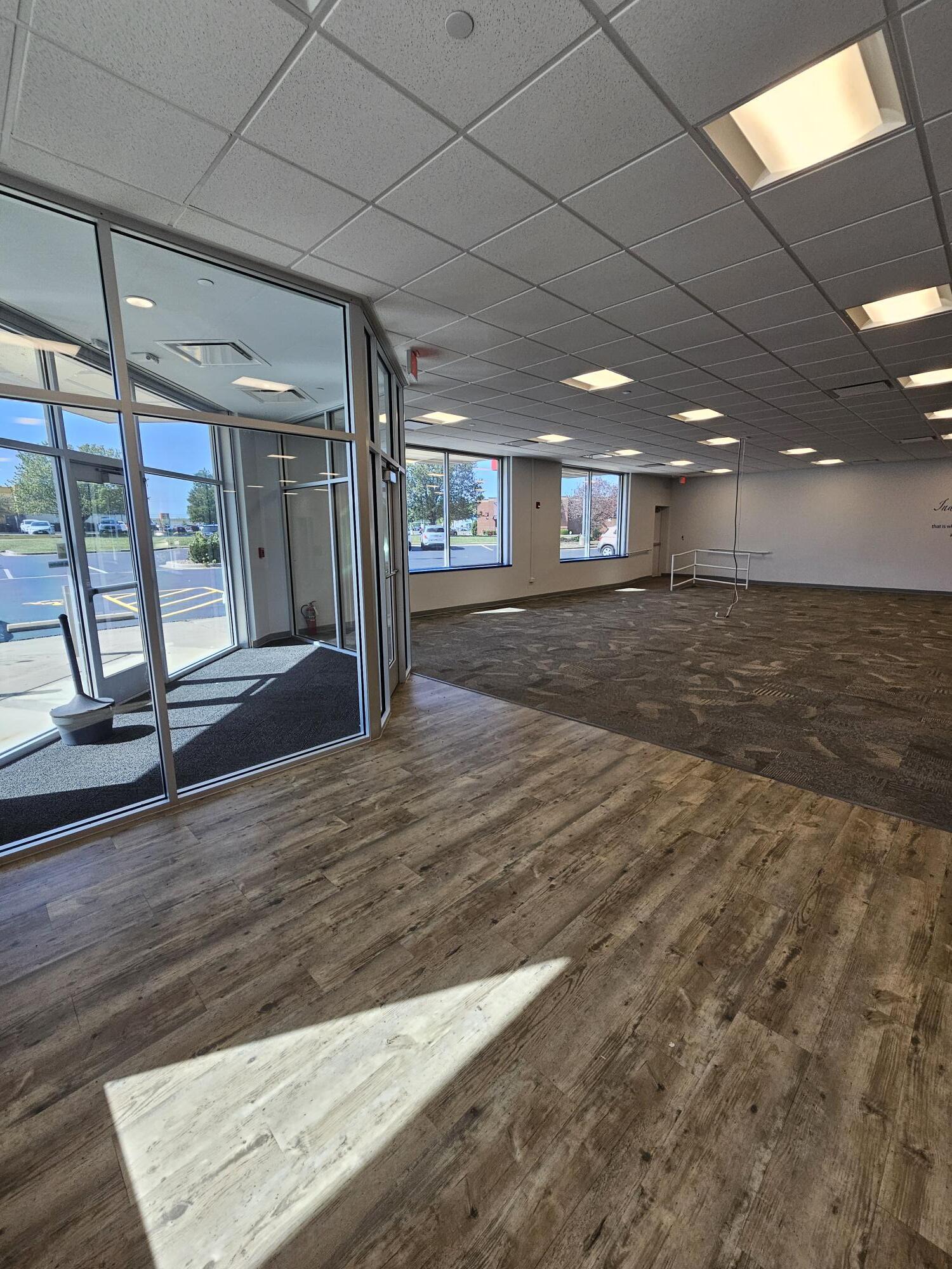 1130 E Walnut St, Carbondale, IL for lease Lobby- Image 1 of 13