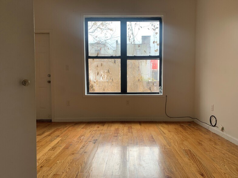 2838 W 19th St, Brooklyn, NY for sale - Interior Photo - Image 3 of 7