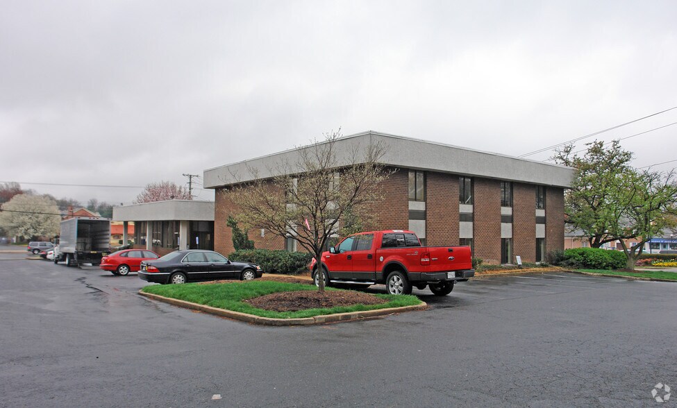 465 W Maple Ave, Vienna, VA for sale - Primary Photo - Image 1 of 1