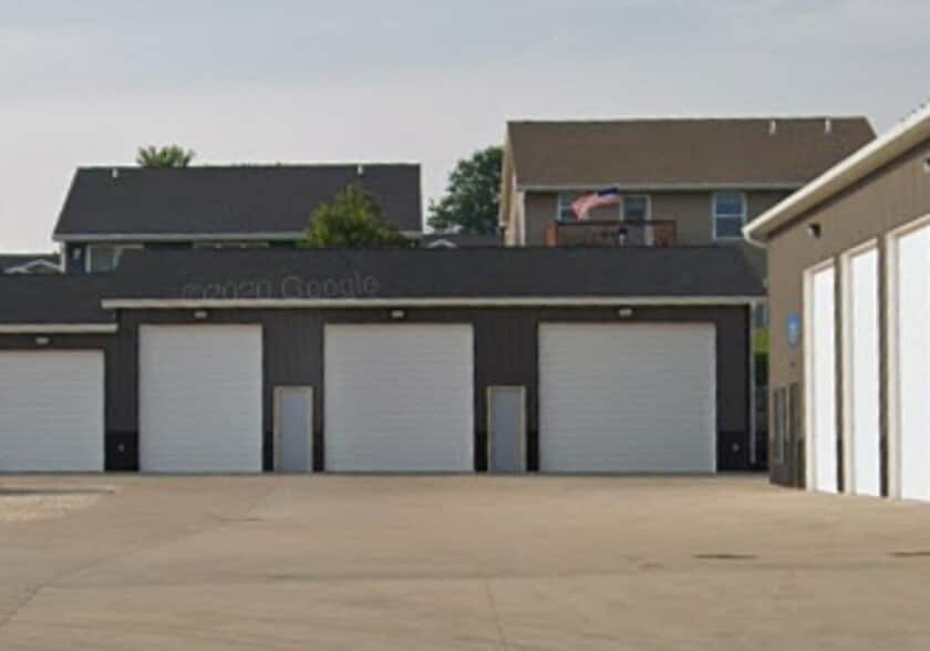 7869 Commerce Park, Dubuque, IA for sale - Building Photo - Image 1 of 1