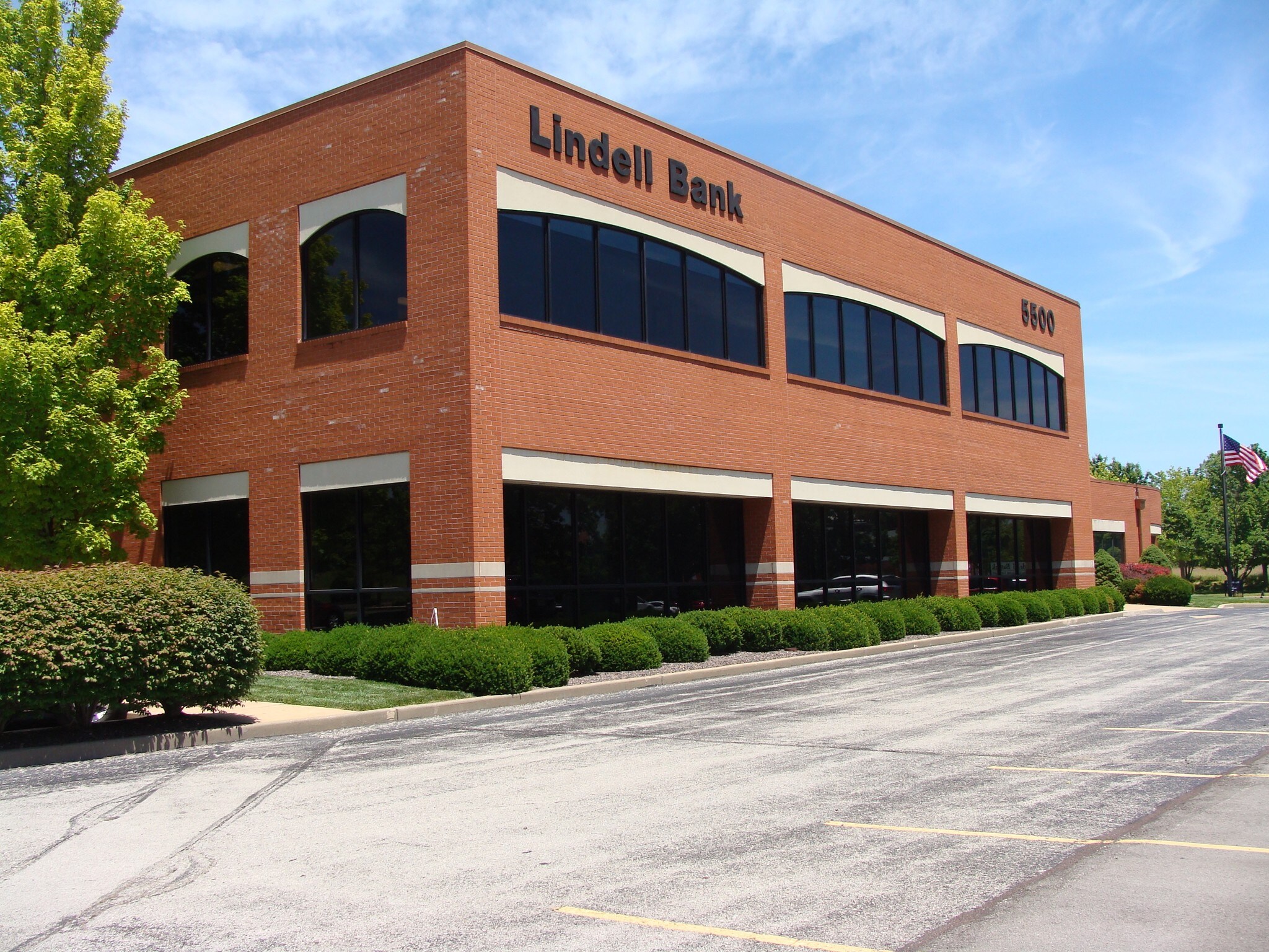 5500 Mexico Rd, Saint Peters, MO 63376 Lindell Bank and Trust