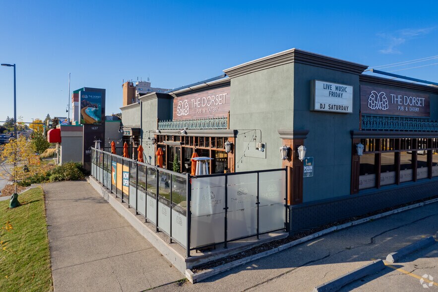 1637 37th St SW, Calgary, AB for sale - Building Photo - Image 2 of 4