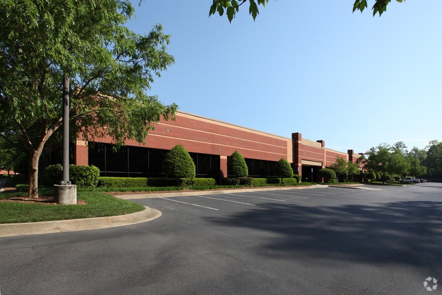 5390 Triangle Pky, Peachtree Corners, GA for lease - Primary Photo - Image 1 of 23