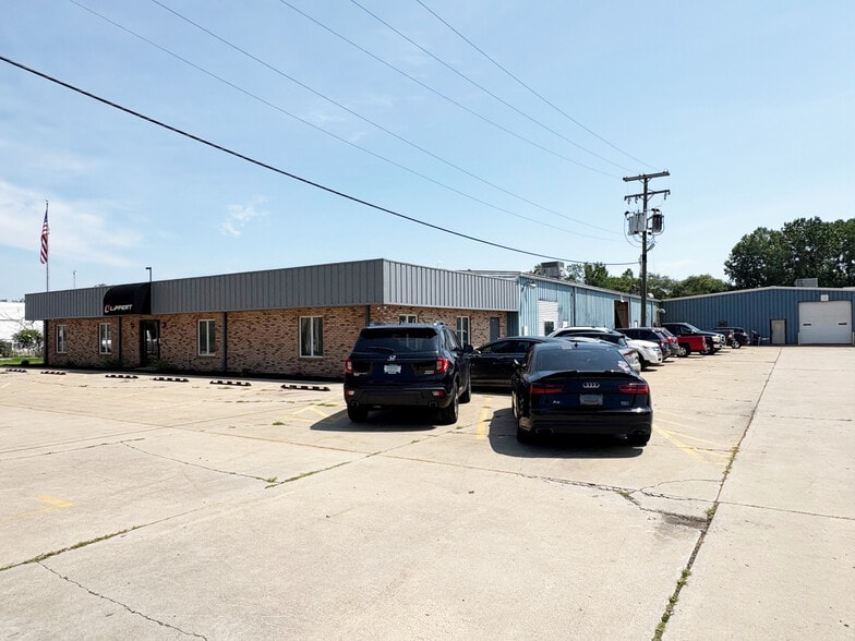3308 Charlotte Ave, Elkhart, IN for sale - Building Photo - Image 1 of 11