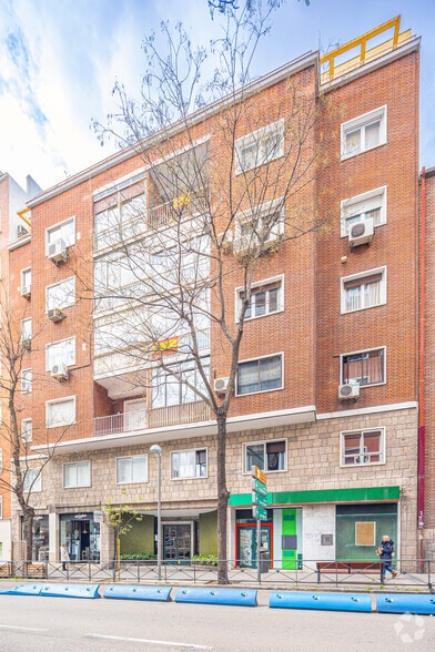 Multifamily in Madrid, Madrid for sale - Primary Photo - Image 1 of 1