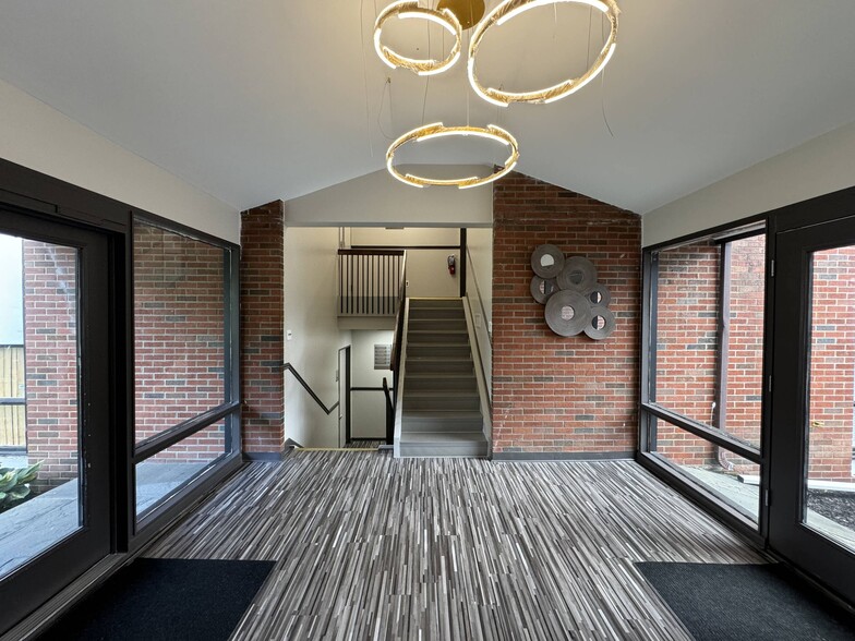 40 Grove St, Middletown, NY for lease - Lobby - Image 3 of 6