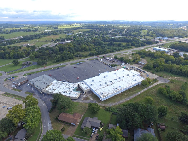 2000 Cherokee Ave, Sallisaw, OK for lease - Building Photo - Image 3 of 15