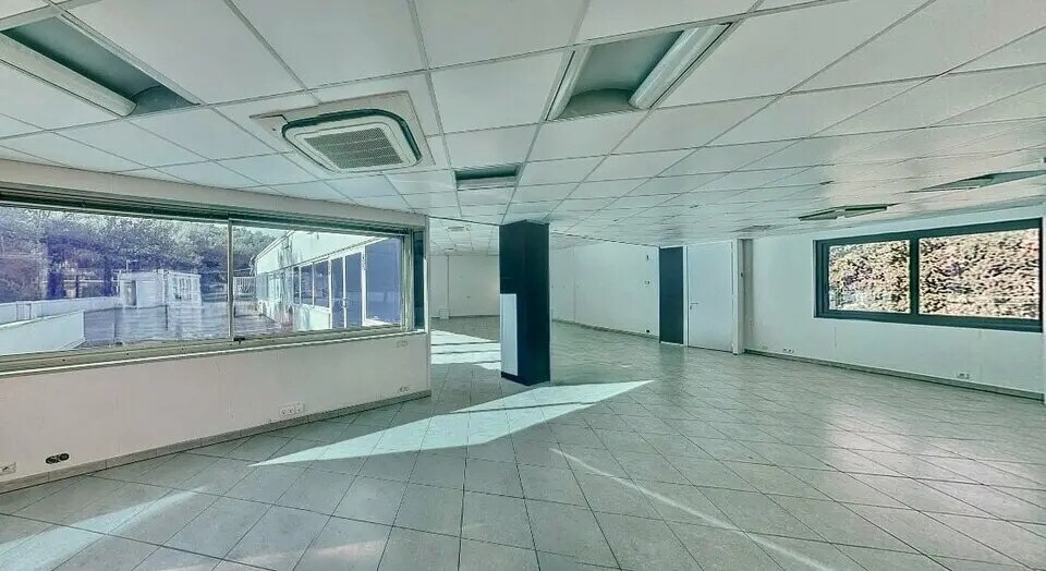 Office in Vallauris for lease - Interior Photo - Image 1 of 4