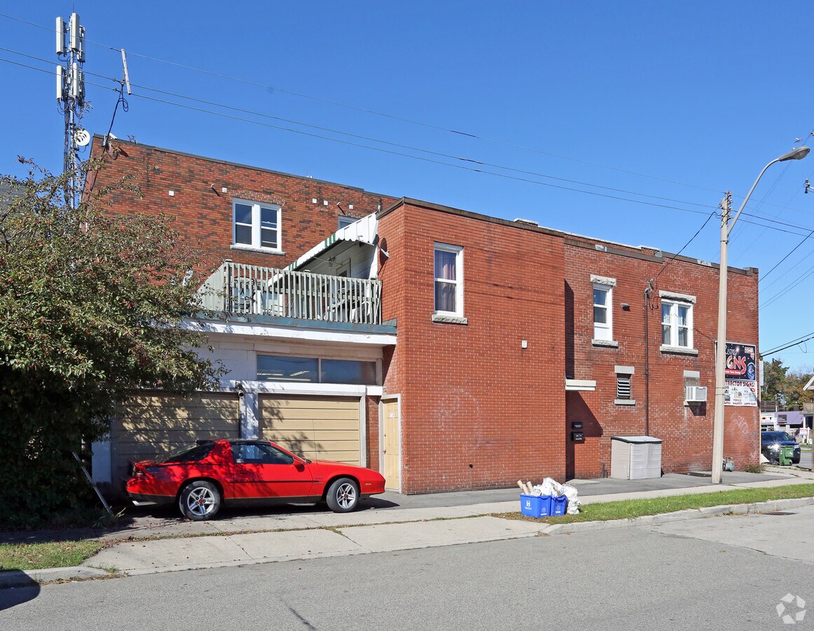 1548 King St E, Hamilton, ON L8K 1S9