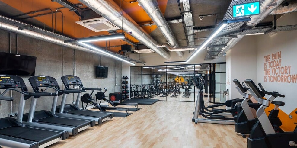 69 Park Ln, Croydon for lease - Interior Photo - Image 3 of 7