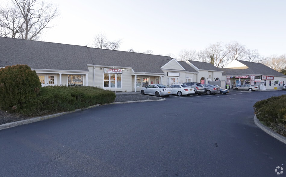 25 Patchogue Yaphank Rd, Patchogue, NY 11772