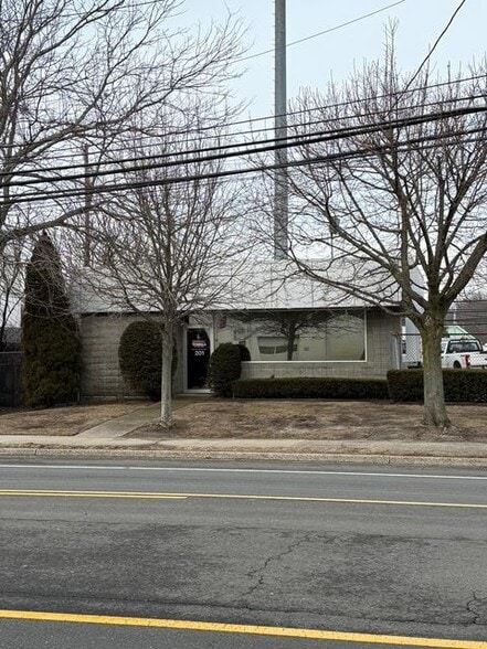 201 Union Blvd, West Islip, NY for sale - Building Photo - Image 1 of 9
