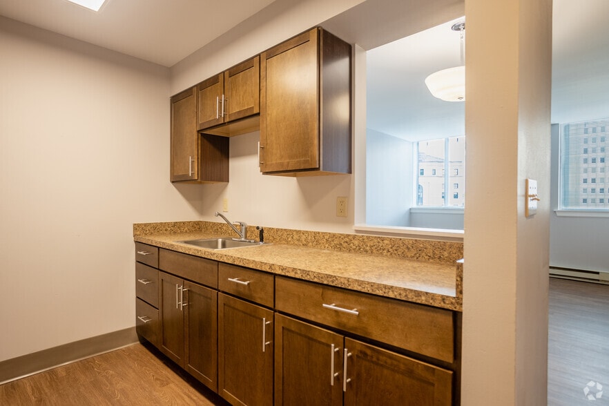 195 Genesee St, Utica, NY for lease - Interior Photo - Image 3 of 24