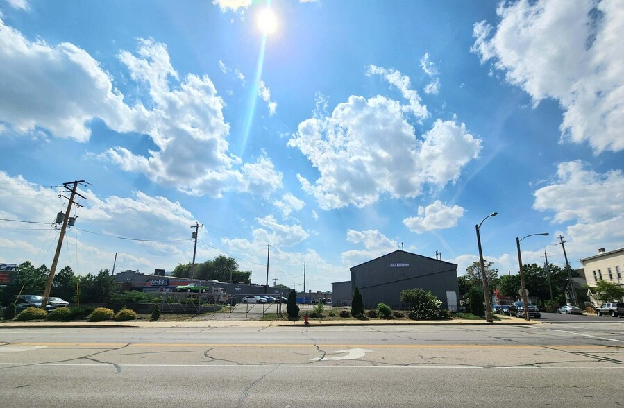 1803-1825 S Kinnickinnic Ave, Milwaukee, WI for sale - Building Photo - Image 2 of 5