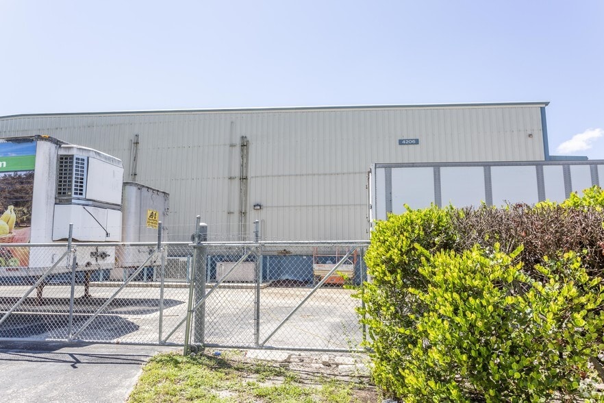 4206 Mercantile Ave, Naples, FL for lease - Building Photo - Image 2 of 12