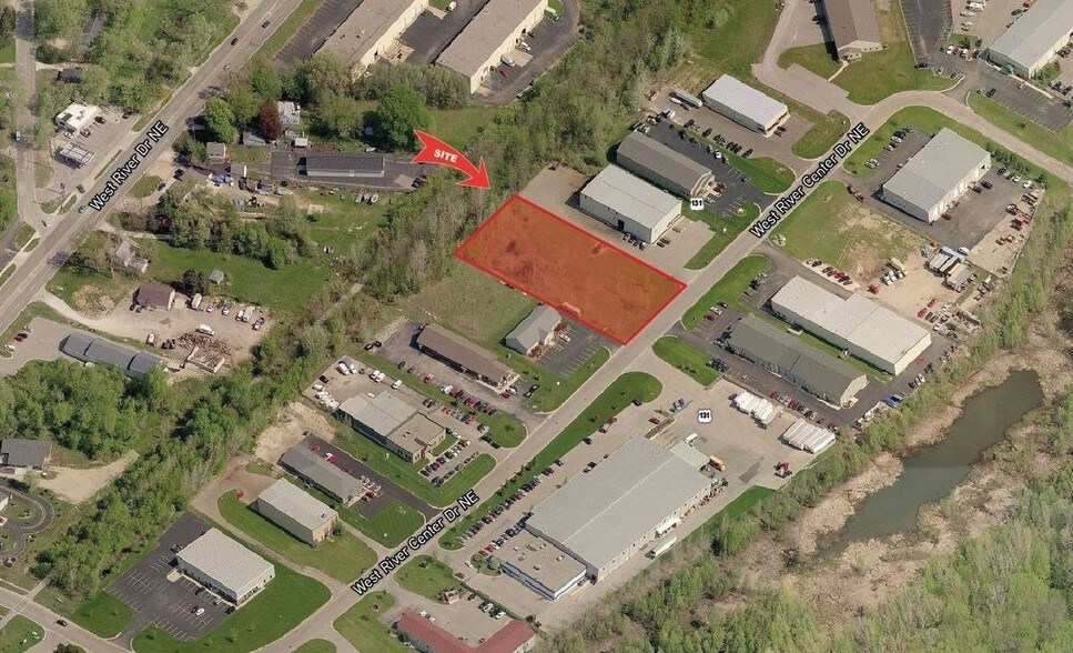 907 W River Center Dr NE, Comstock Park, MI for sale - Building Photo - Image 1 of 1