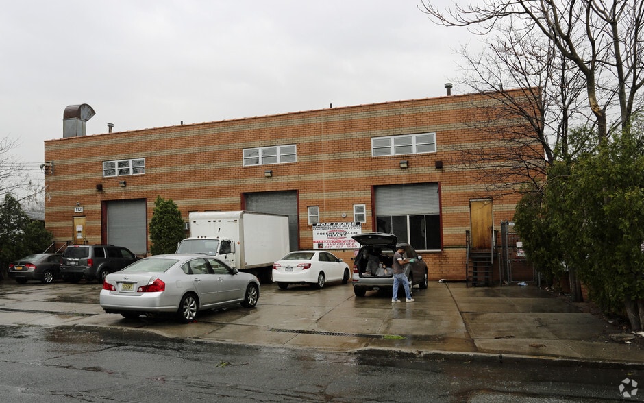 112 Industrial Loop, Staten Island, NY for lease - Building Photo - Image 2 of 6
