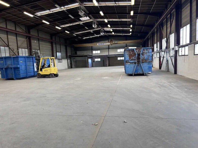 15 Rue Ampère, Chassieu for lease - Interior Photo - Image 2 of 10