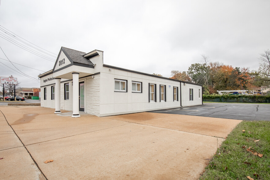 2012 Woodson Rd, Overland, MO for sale - Building Photo - Image 1 of 10