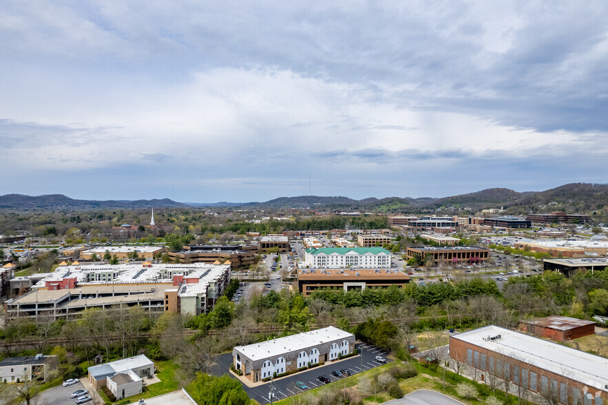 277 Wilson Pike Cir, Brentwood, TN for sale - Aerial - Image 2 of 10