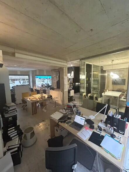 Retail in Paris for lease - Building Photo - Image 2 of 4