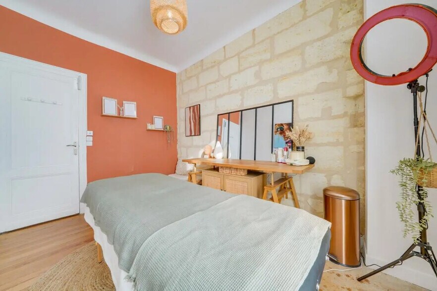 Office in Le Bouscat for lease - Interior Photo - Image 2 of 10