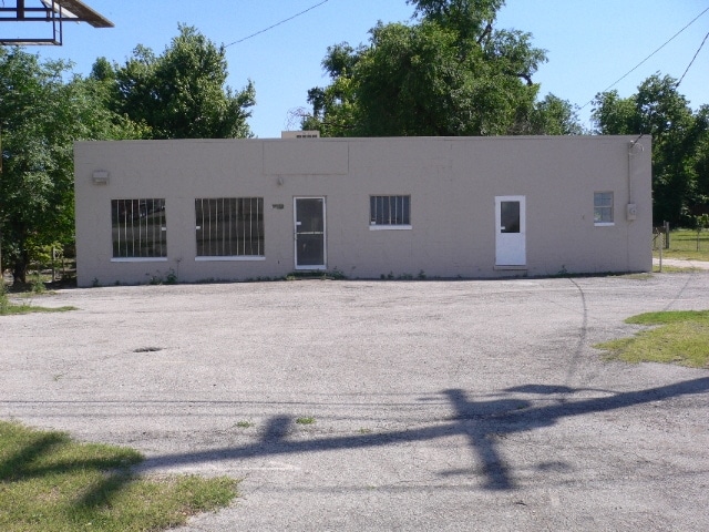 4918 W 21st St, Tulsa, OK for lease - Primary Photo - Image 1 of 10