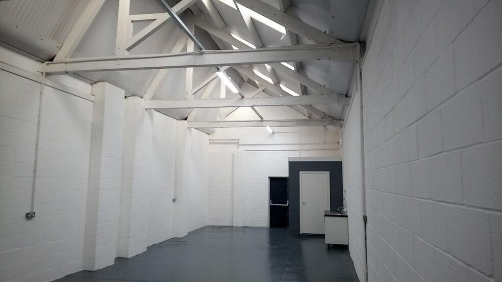 Clonmel Road Business Stirchley Birmingham Road, Birmingham for lease - Building Photo - Image 3 of 12