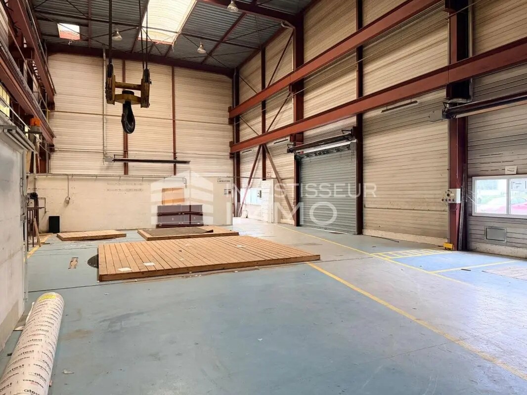 Retail in Samoreau for lease Interior Photo- Image 1 of 9