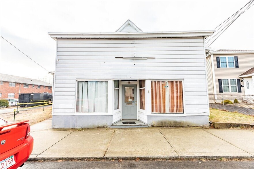 48 Hubbard St, Ludlow, MA for sale - Primary Photo - Image 1 of 1