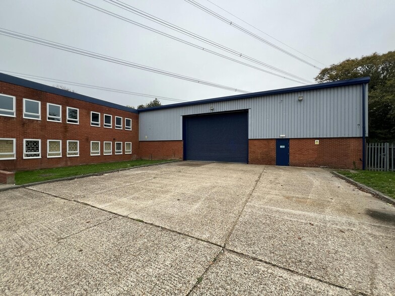 Woodside Rd, Eastleigh for lease - Building Photo - Image 1 of 9