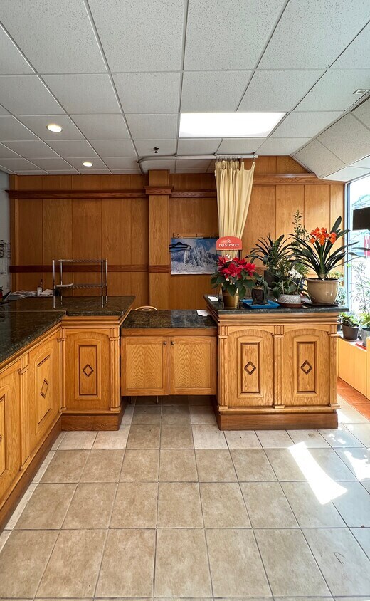 414 NE 70th St, Seattle, WA 98115 - Unit 6 - - Interior Photo - Image 1 of 3