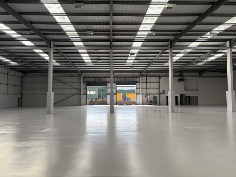 Olds Approach, Watford for lease - Interior Photo - Image 2 of 5