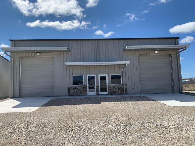 2105 FM 920, Weatherford, TX for lease - Building Photo - Image 1 of 4