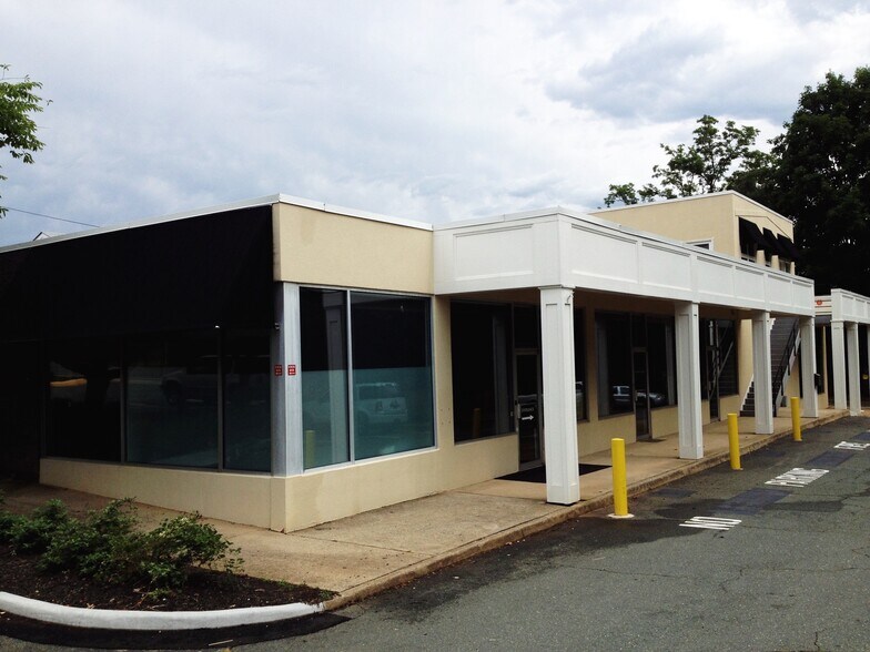 2023 Ivy Rd, Charlottesville, VA 22903