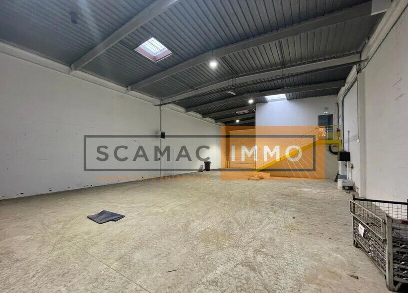 Office in Torcy for lease - Building Photo - Image 3 of 6