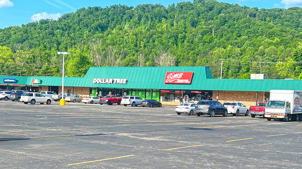 114-216 Collins Cir, Prestonsburg, KY for lease - Building Photo - Image 2 of 6