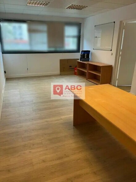 Office in Perpignan for lease - Building Photo - Image 2 of 9