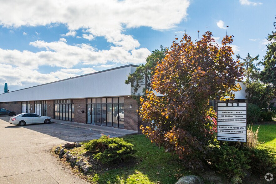 111 Martin Ross Ave, Toronto, ON for lease - Primary Photo - Image 1 of 3