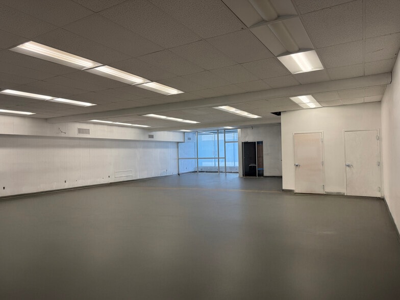 499 Ernston Rd, Parlin, NJ for lease - Building Photo - Image 3 of 4