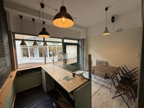 2-5 Gammon Walk, Barnstaple for lease Interior Photo- Image 2 of 4