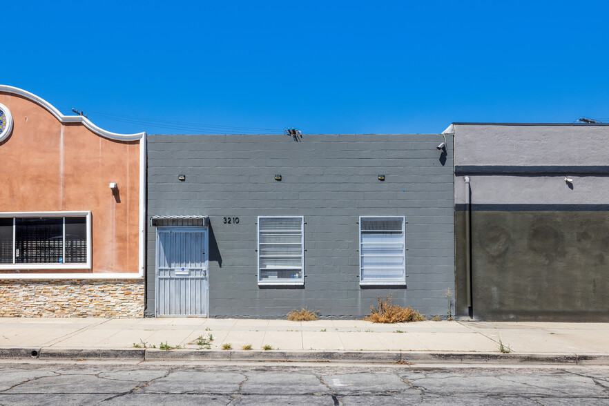 3210 N San Fernando Blvd, Burbank, CA for sale - Building Photo - Image 3 of 23