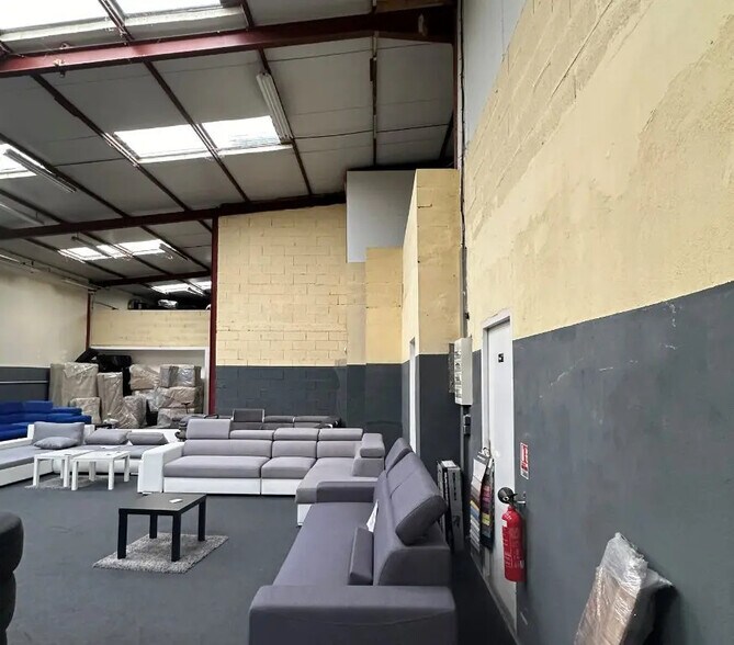 Retail in Chenôve for sale - Interior Photo - Image 1 of 2