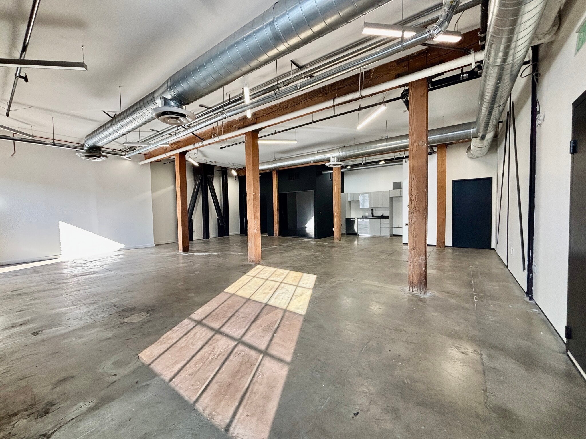 1330 S Santa Fe Ave, Los Angeles, CA for lease Interior Photo- Image 1 of 5