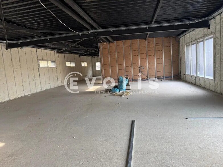 Office in Amiens for lease - Interior Photo - Image 3 of 3